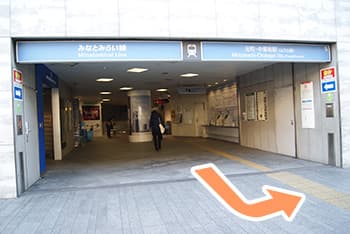 ①みなとみらい線　元町中華街駅（元町口）下車