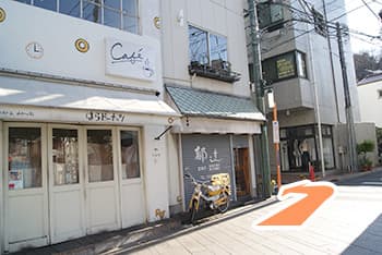 ④都寿司わきの小道を左折